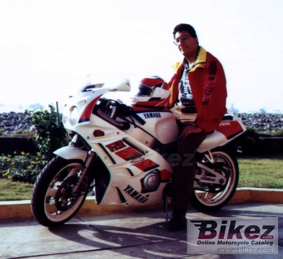 1993 Yamaha FZR 400 R Genesis photo